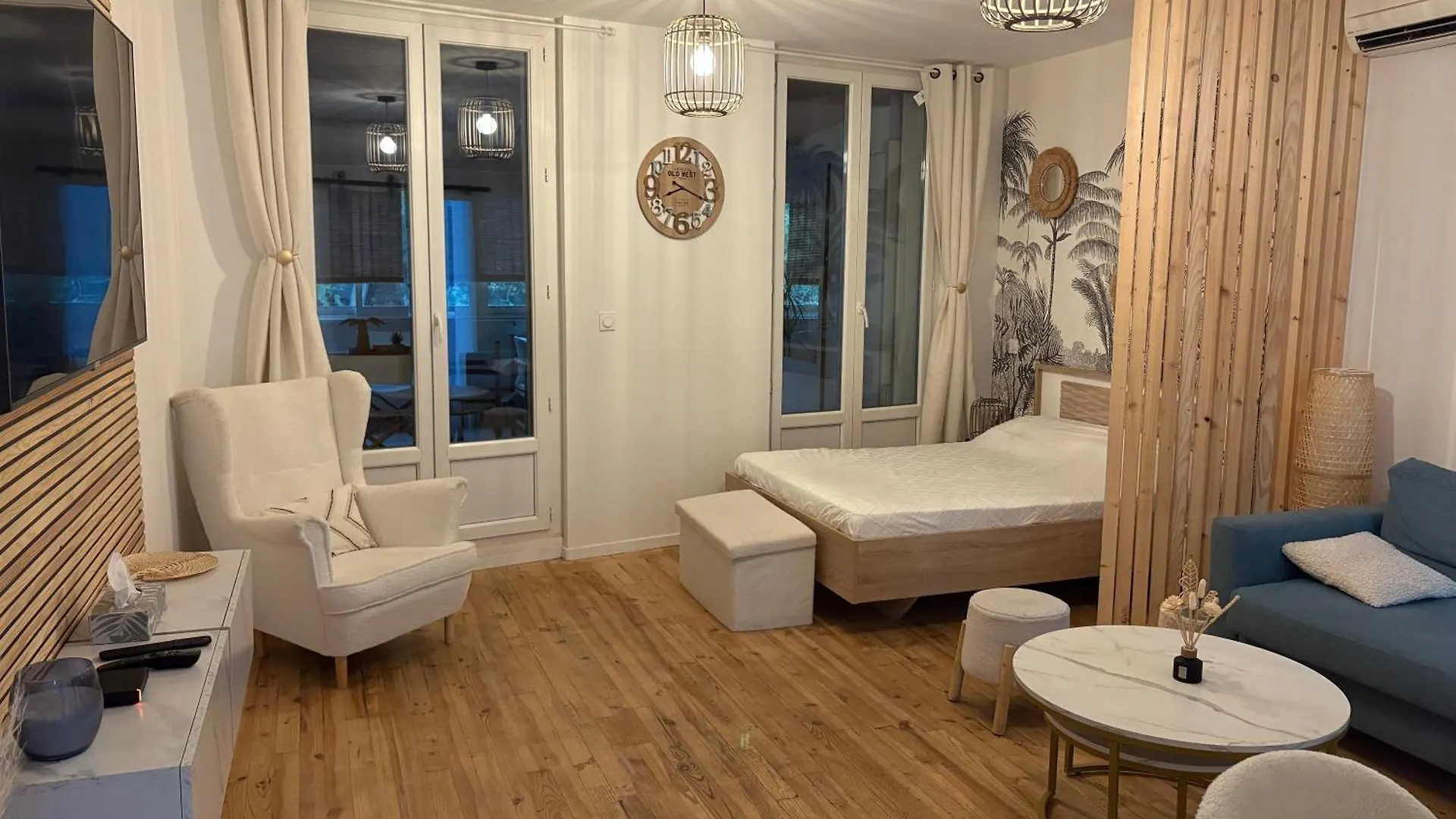 Studio 3 Avinhão 0*,  França